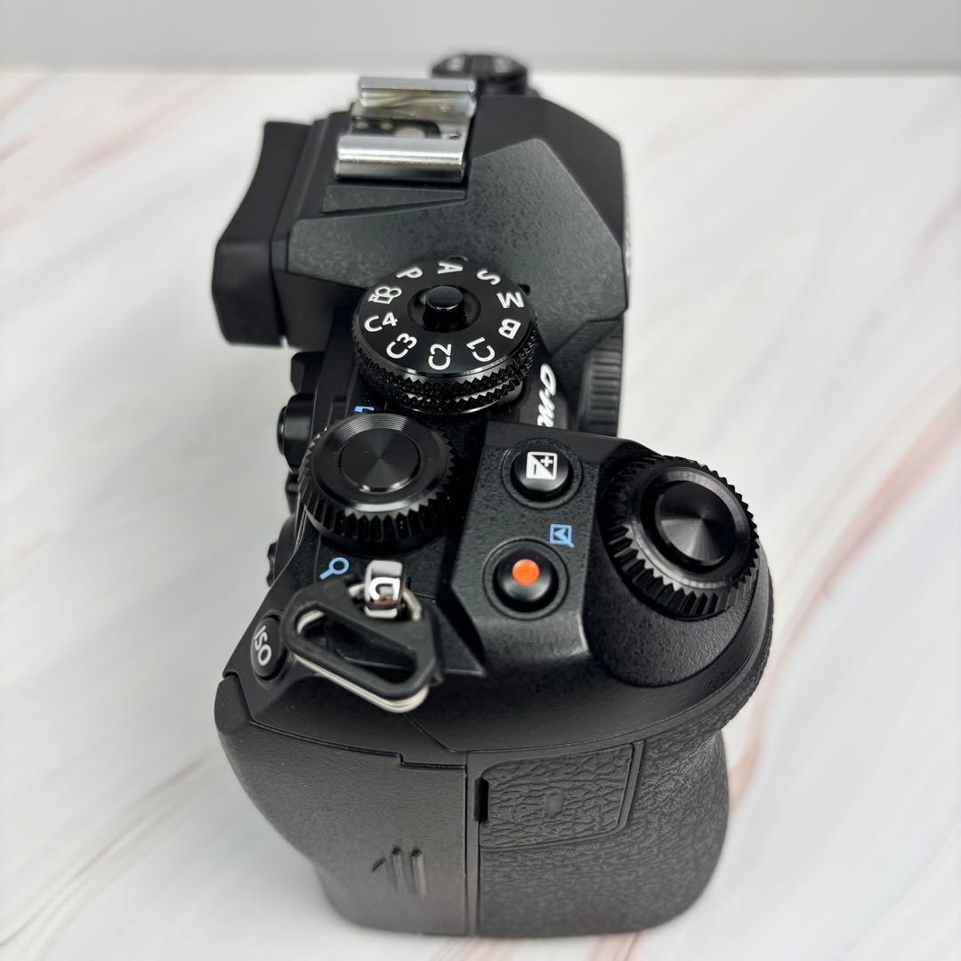 【新品級・ショット数587回】オリンパス OM-D E-M1 Mark III