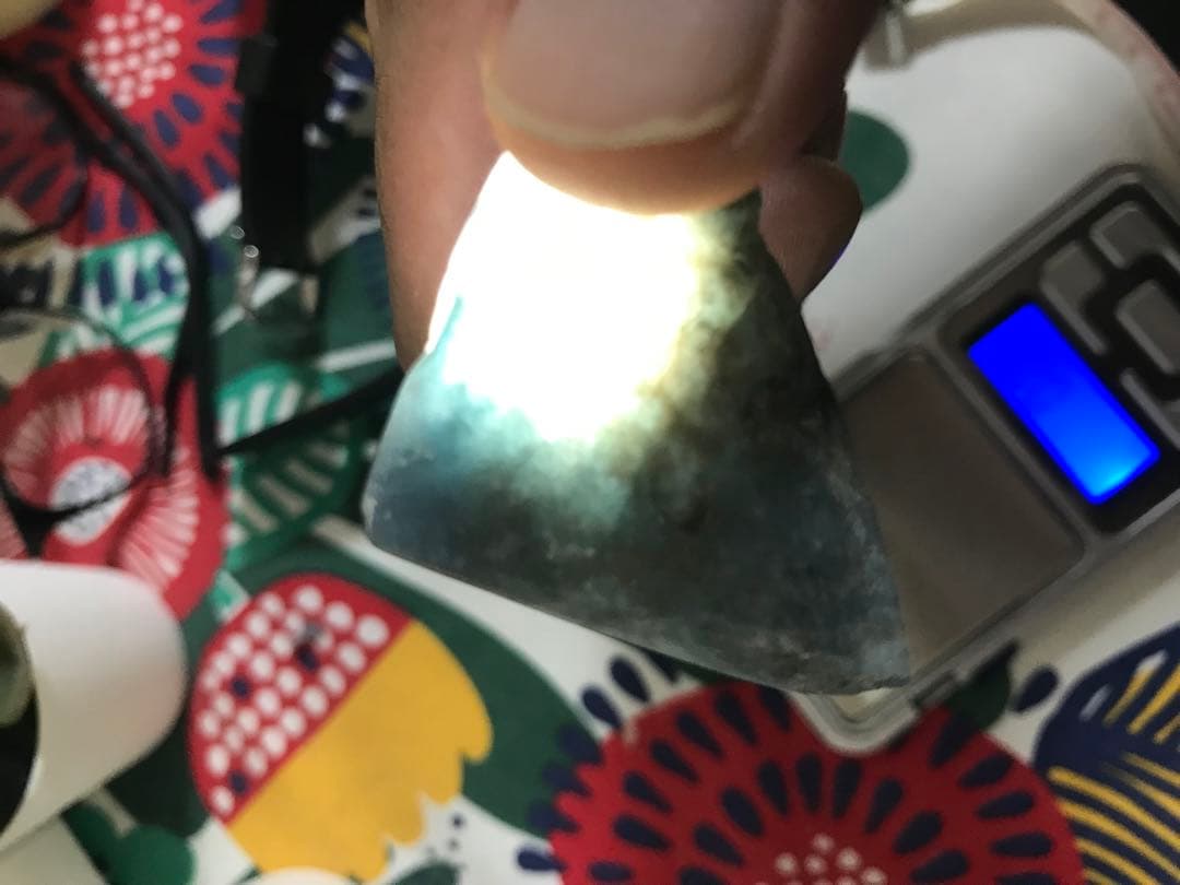 糸魚川 ヒスイ コン沢 青翡翠原石 宝石　原石　スライス