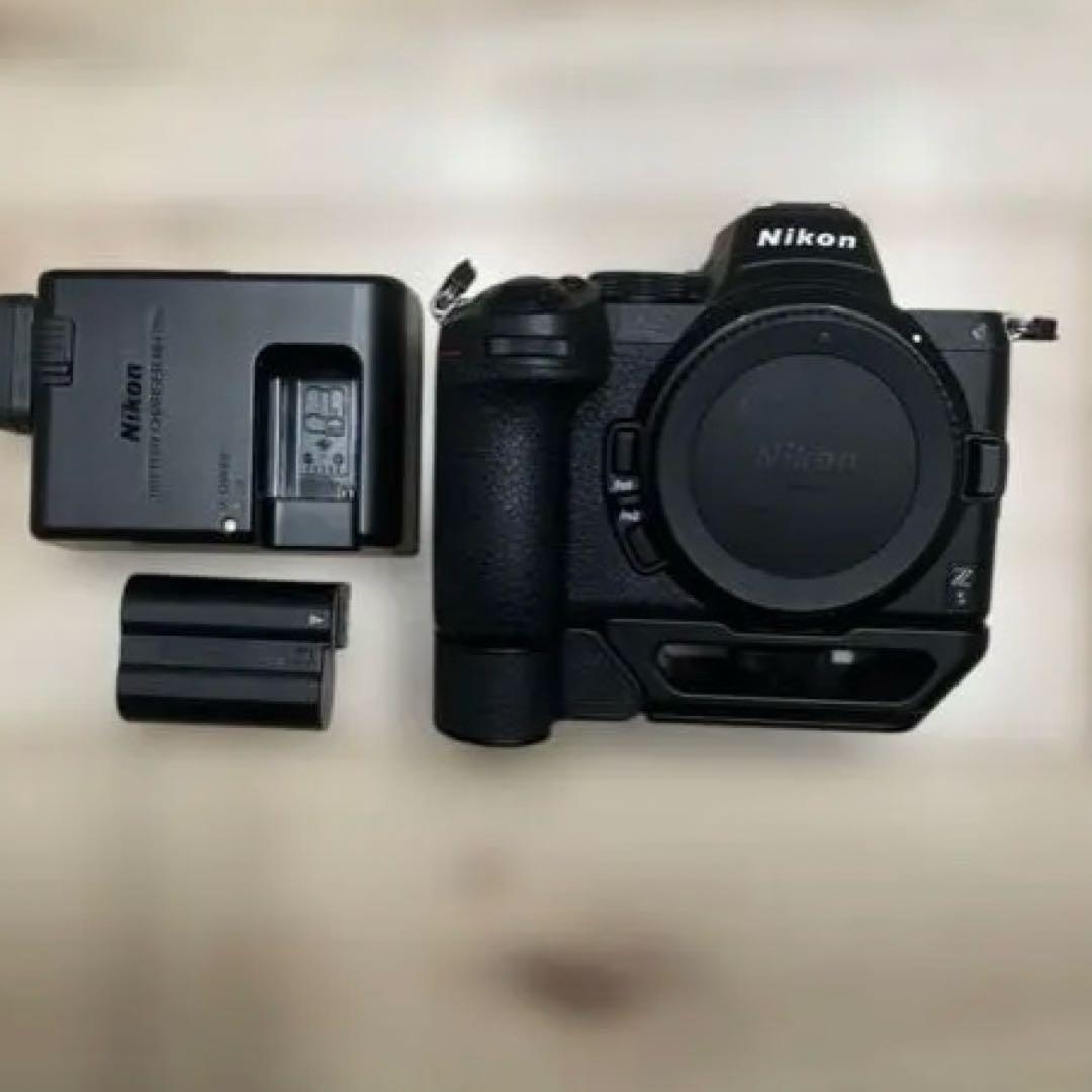 NIKON Z5 ミラーレス一眼　キョウトボーイズのストラップ付