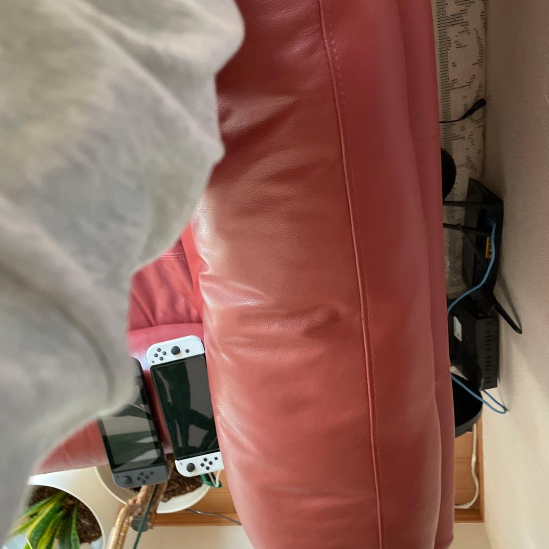 赤いレザー3人掛けソファ　リクライニング付き