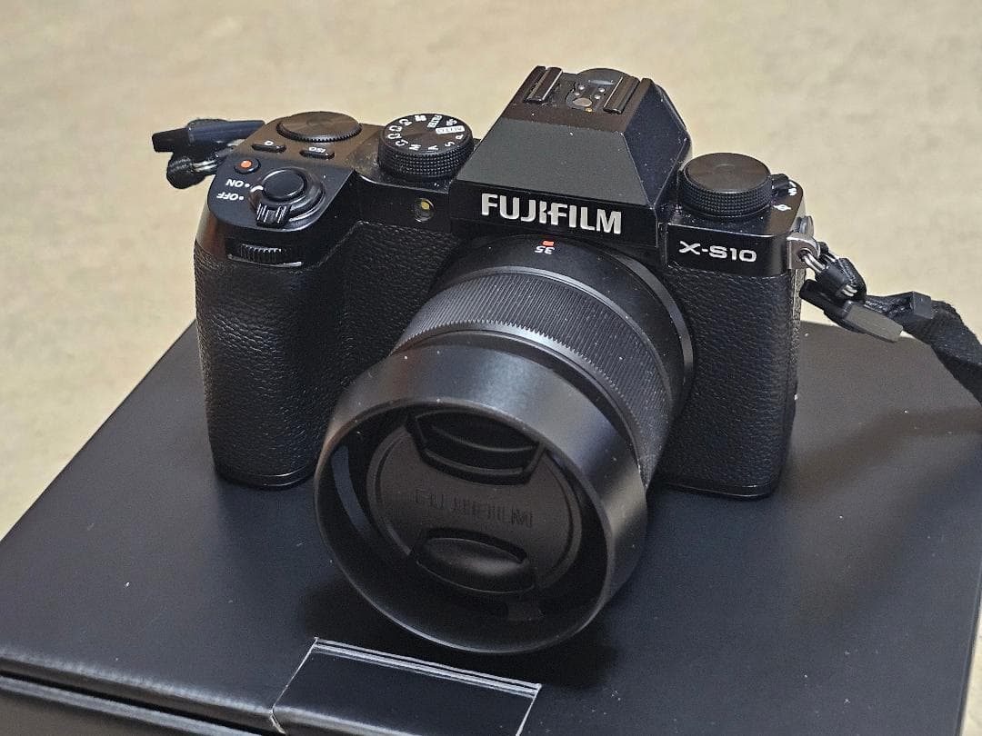 【中古美品】FUJIFILM X-S10、XC35mmF2・純正レンズフード