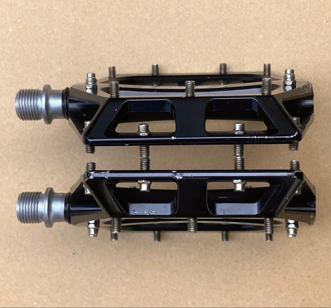 DMR VAULT フラットペダル / グロス ブラック