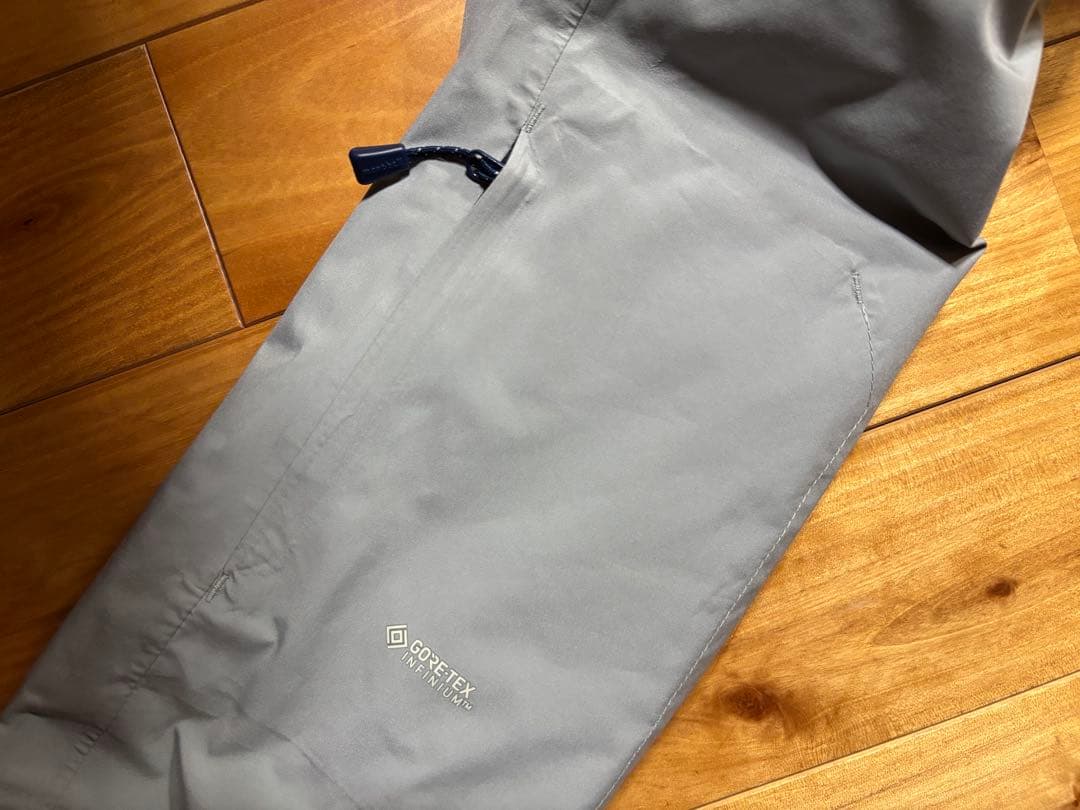 モンベル　パウダーグライドパーカ　サイズL 人気のライトグレー　ゴアテックス