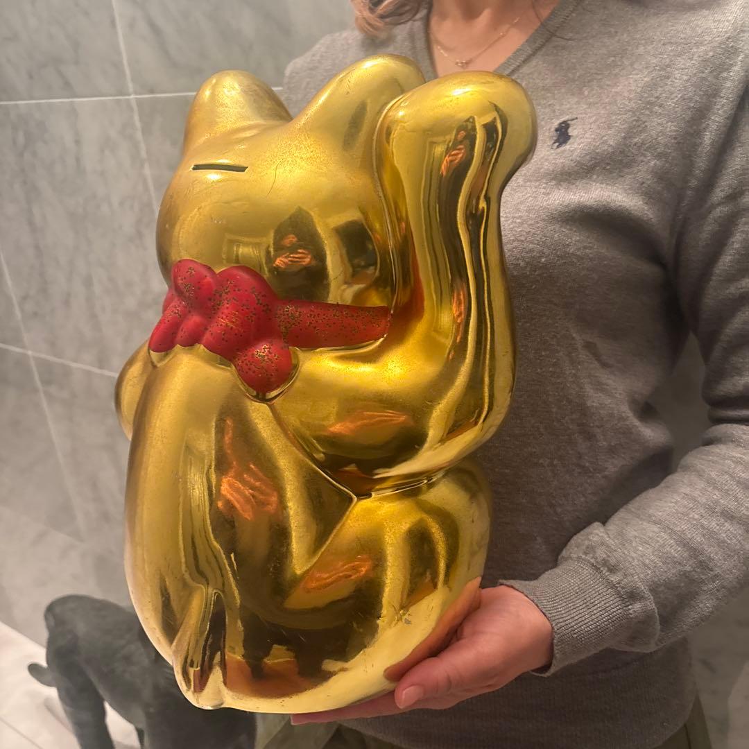 セブンスター様　ヴィンテージ手描きの瞳やまつ毛,前掛けが美しく黄金に輝く招き猫