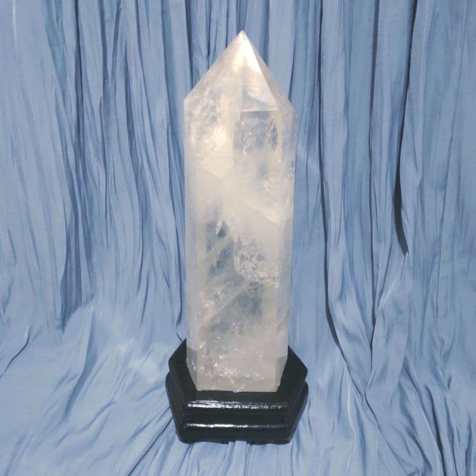 水晶 六角柱 高さ31cm 3.4kg 置物 木製台座付き