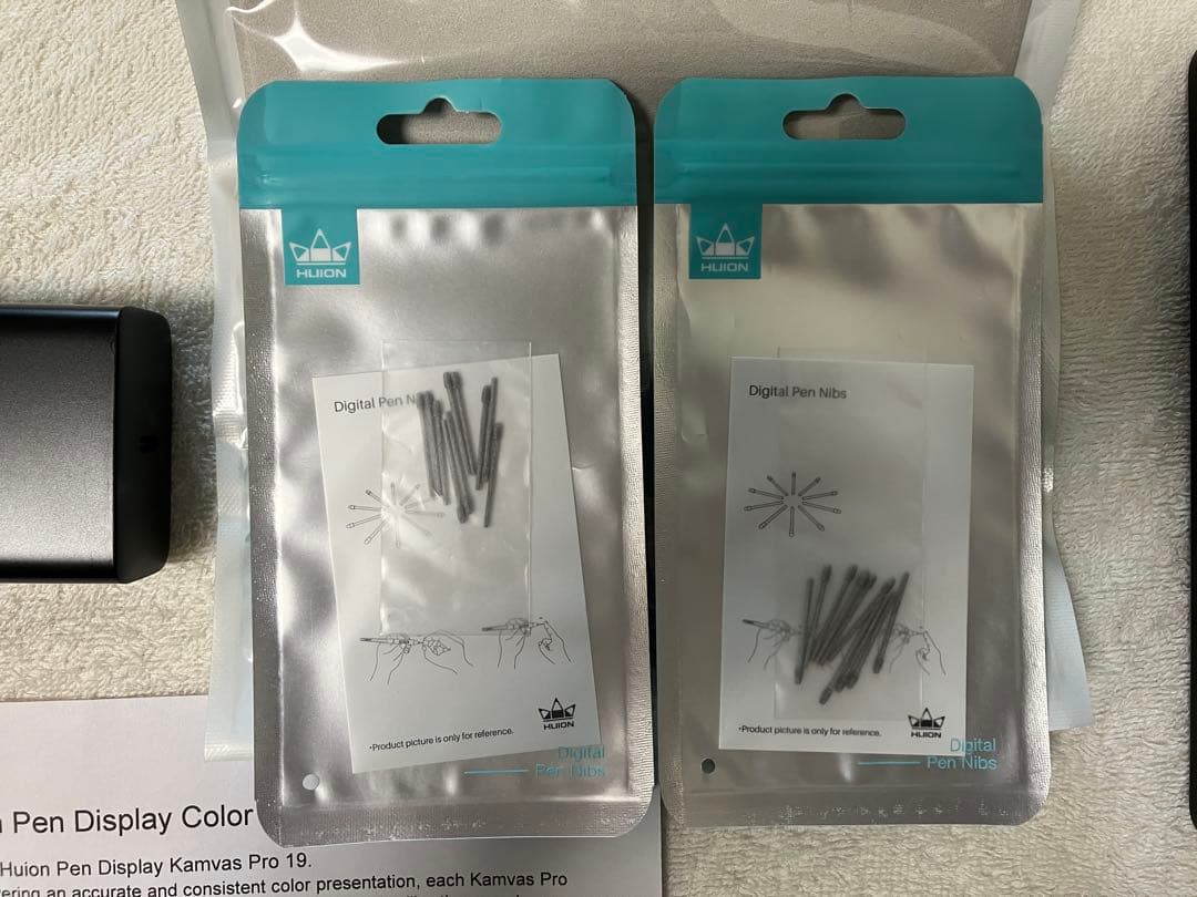 HUION Kamvas Pro 19（グローブ・左手デバイスなし）