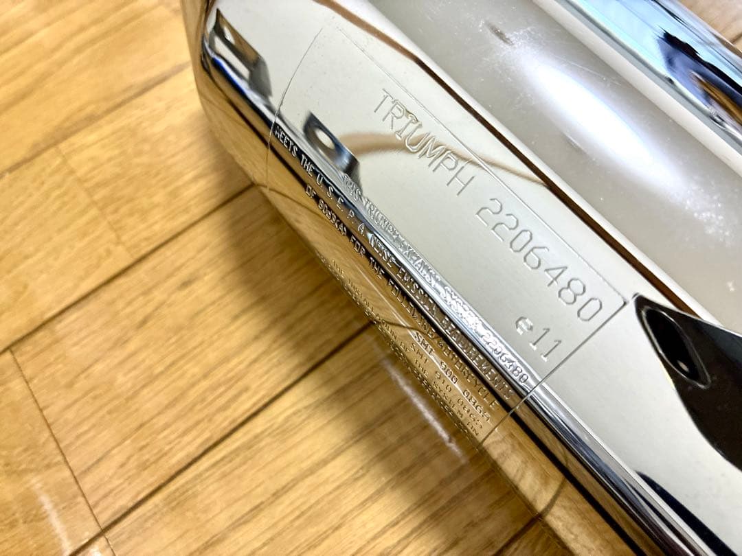TRIUMPH ボンネビル 純正サイレンサー 2206480/2206475