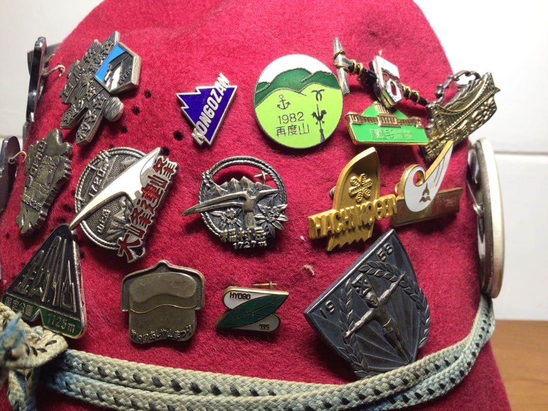 棋士/作家遺品 マウンテンハット 1950~80年代登山バッチ48点付きラビット