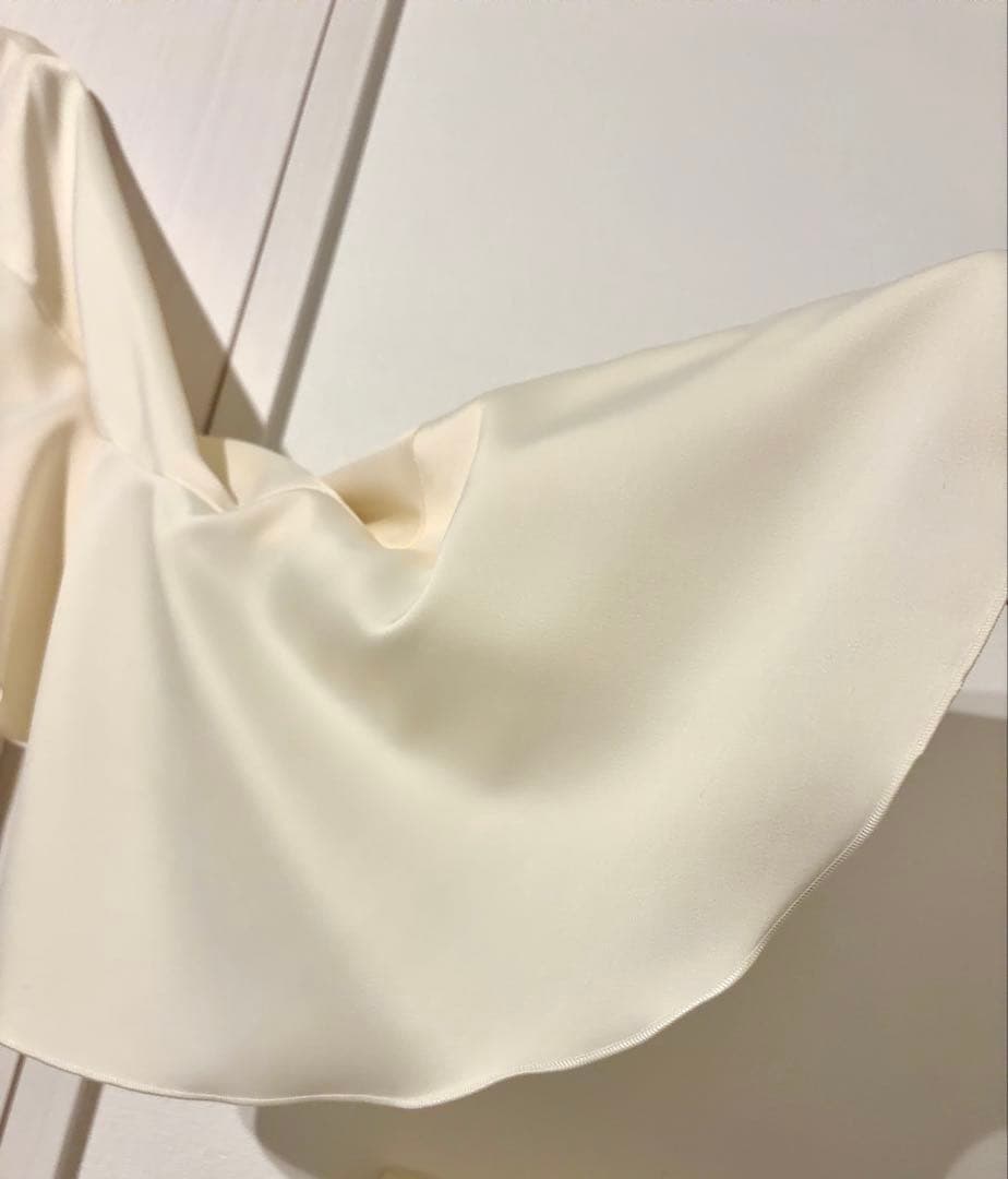 anuansツイストフリルVネックブラウス （IVORY)