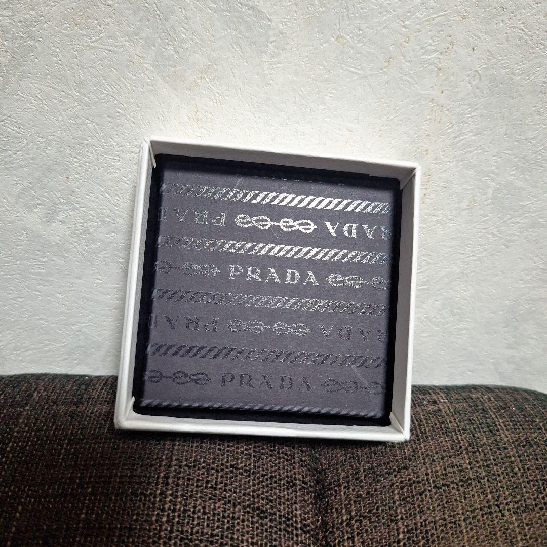 PRADA。ベアーストラップ