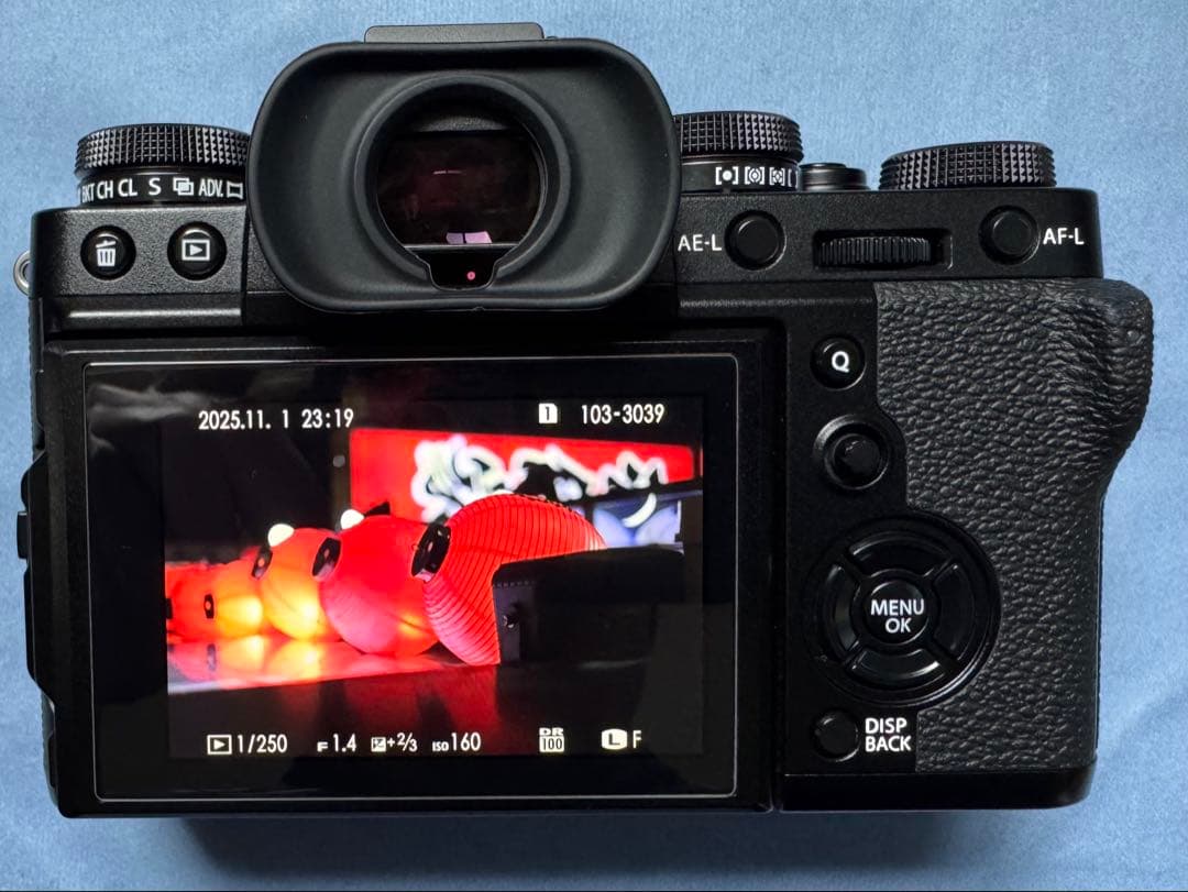 【美品】X-T3 FUJIFILM ボディ、純正バッテリー2個付き