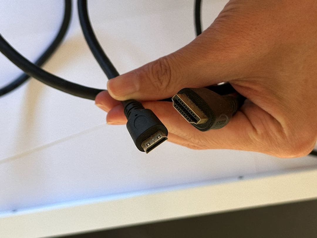 横長シャーシサブスクリーン（14インチ/4k/IPS)白