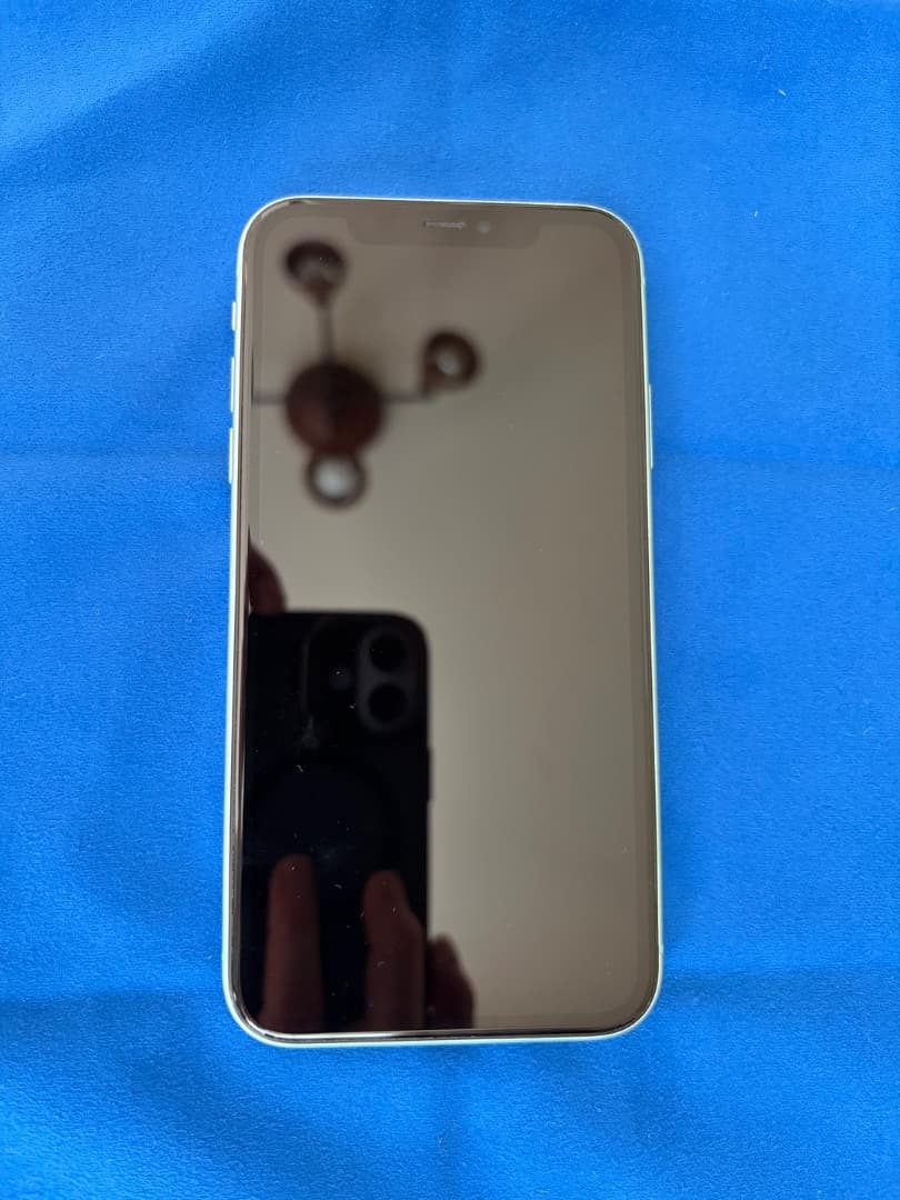 Apple iPhone 11 128GB グリーン、ガラスフィルムつき