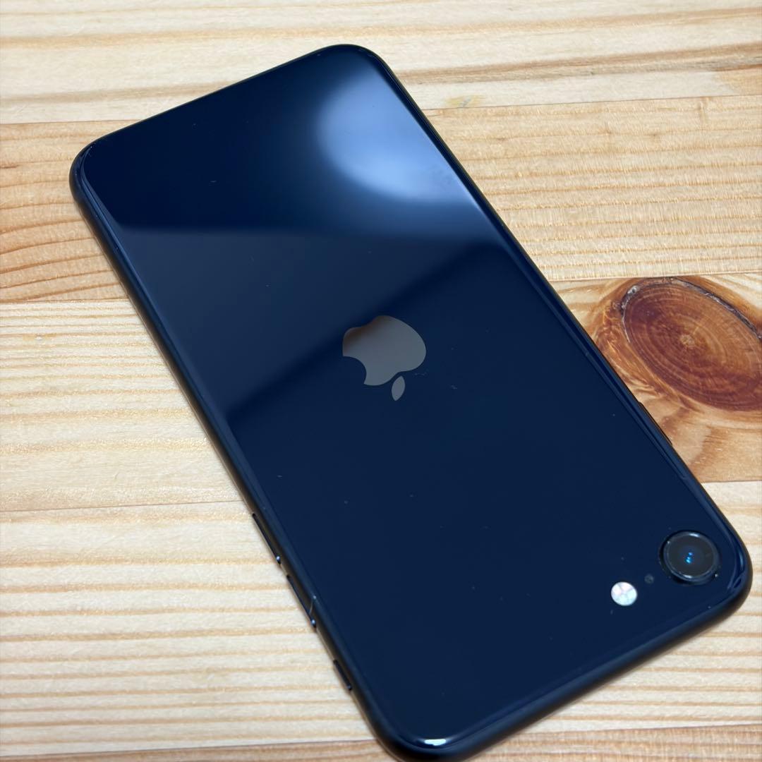 あ*ま様 バッテリー新品　iPhoneSE第3世代64GB SIMフリー　美品
