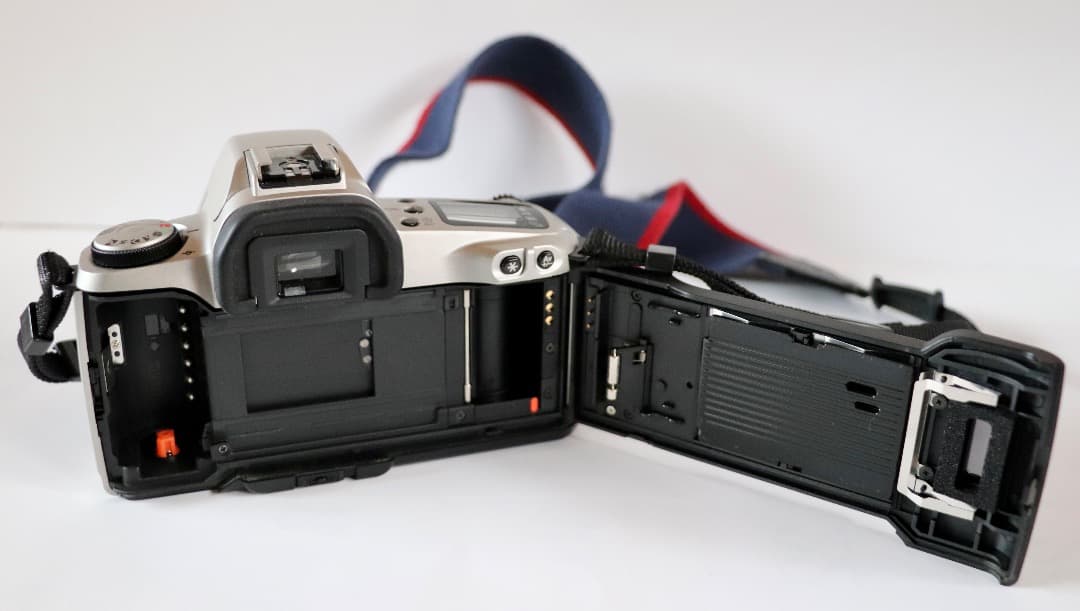 Canon NEW EOS Kiss ズームレンズセット　フィルムカメラ