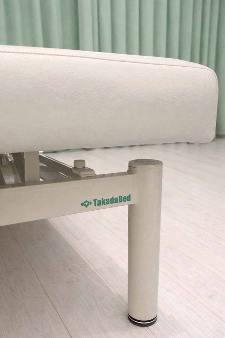 電動昇降付 有孔施術台／エステ マッサージ ベッド