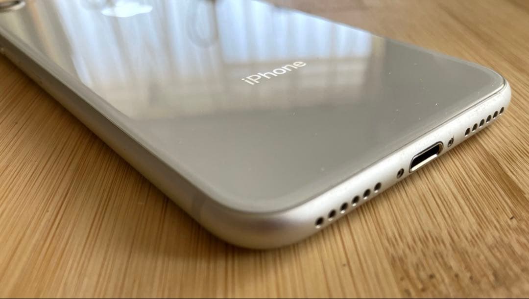 iphone8 シルバー64MB バッテリー100% SIMフリー ドコモ