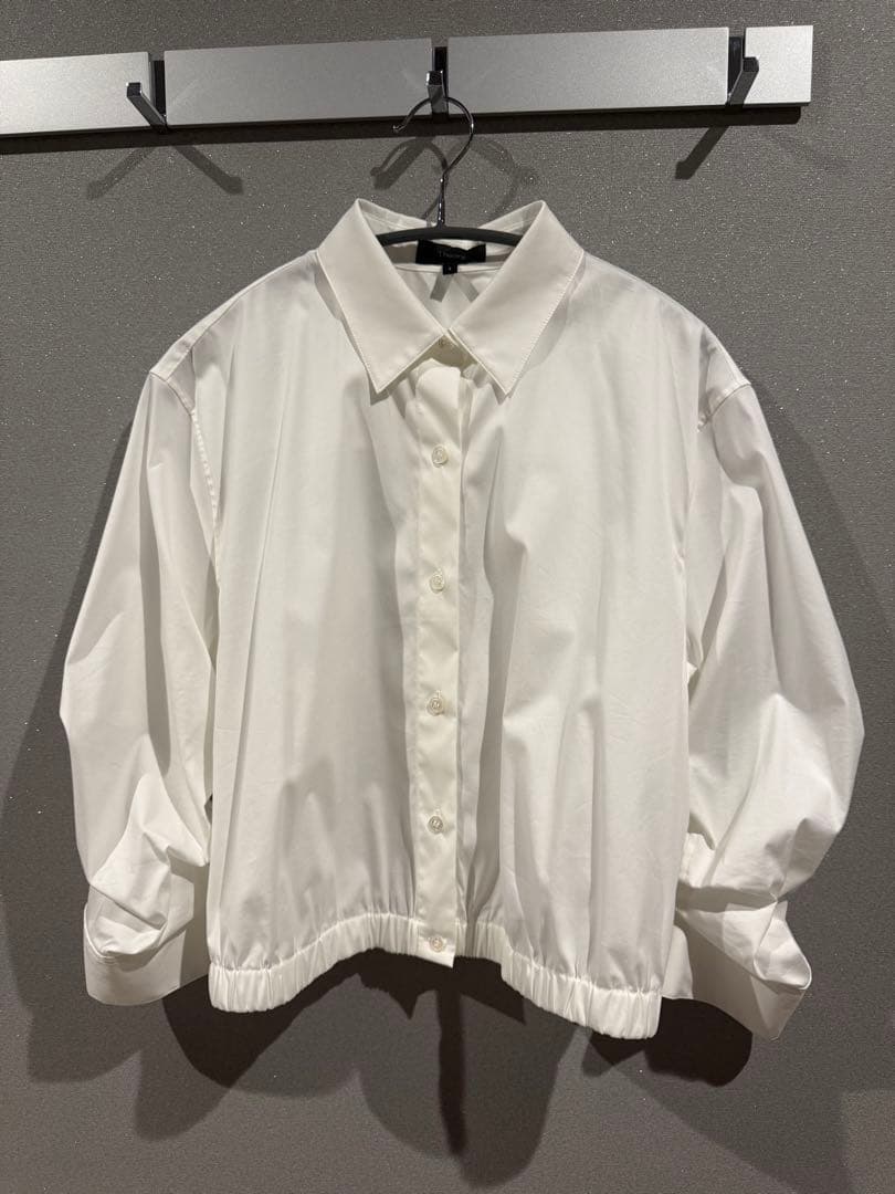 【美品・未使用】theory コットンホワイトクロップドシャツ