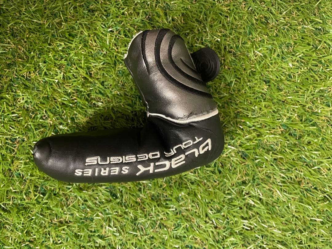 オデッセイ ブラックシリーズ　ツアーデザイン 2 右　パター