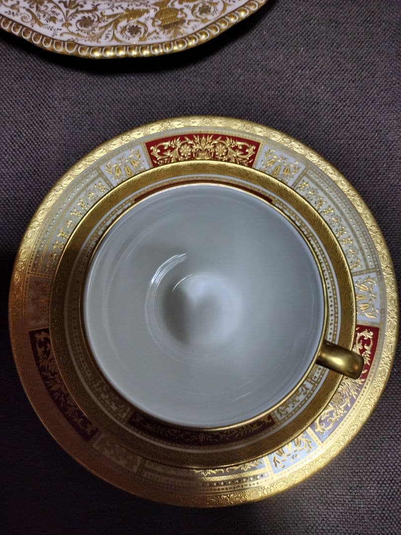 ミントンダイアデム　カップ&ソーサープレートトリオ　アフタヌーンティー