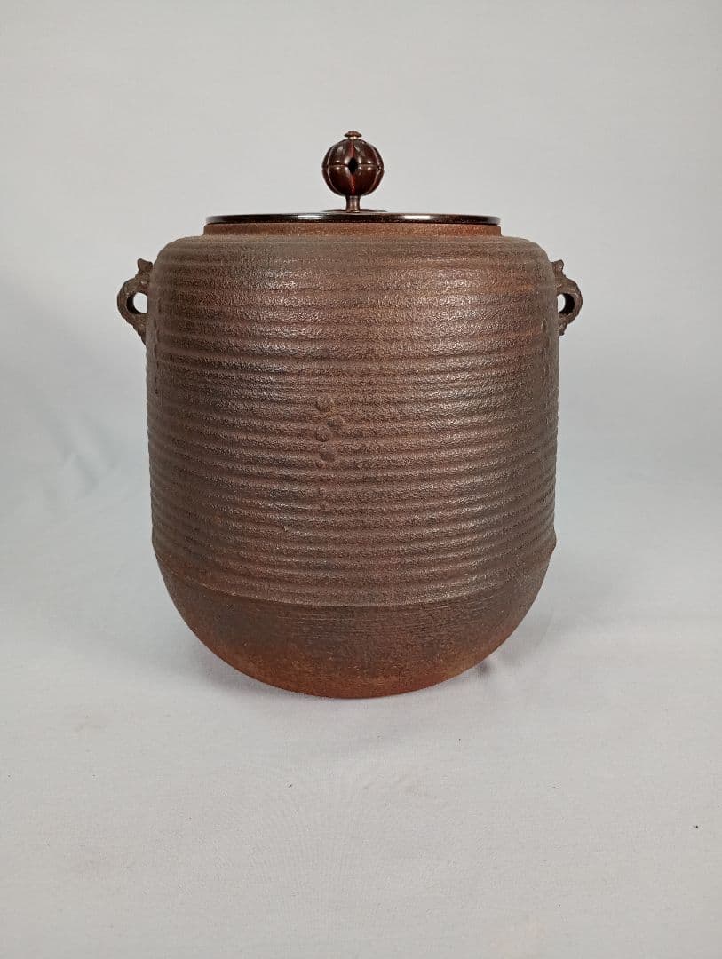 【茶道具】亀甲耳千筋筒釜　金森紹栄造　茶釜　釜370