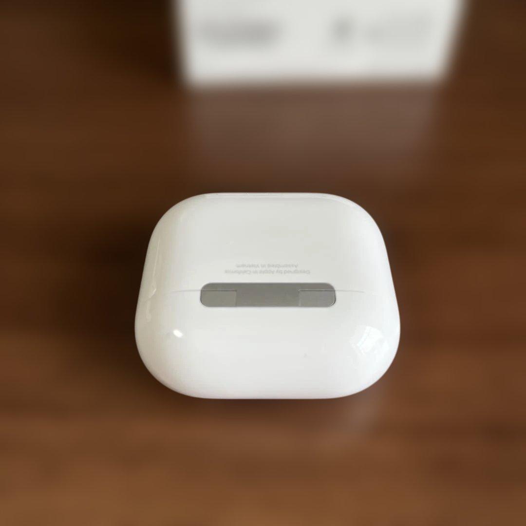 【美品】アクティブノイズキャンセリング搭載　AirPods4 本体