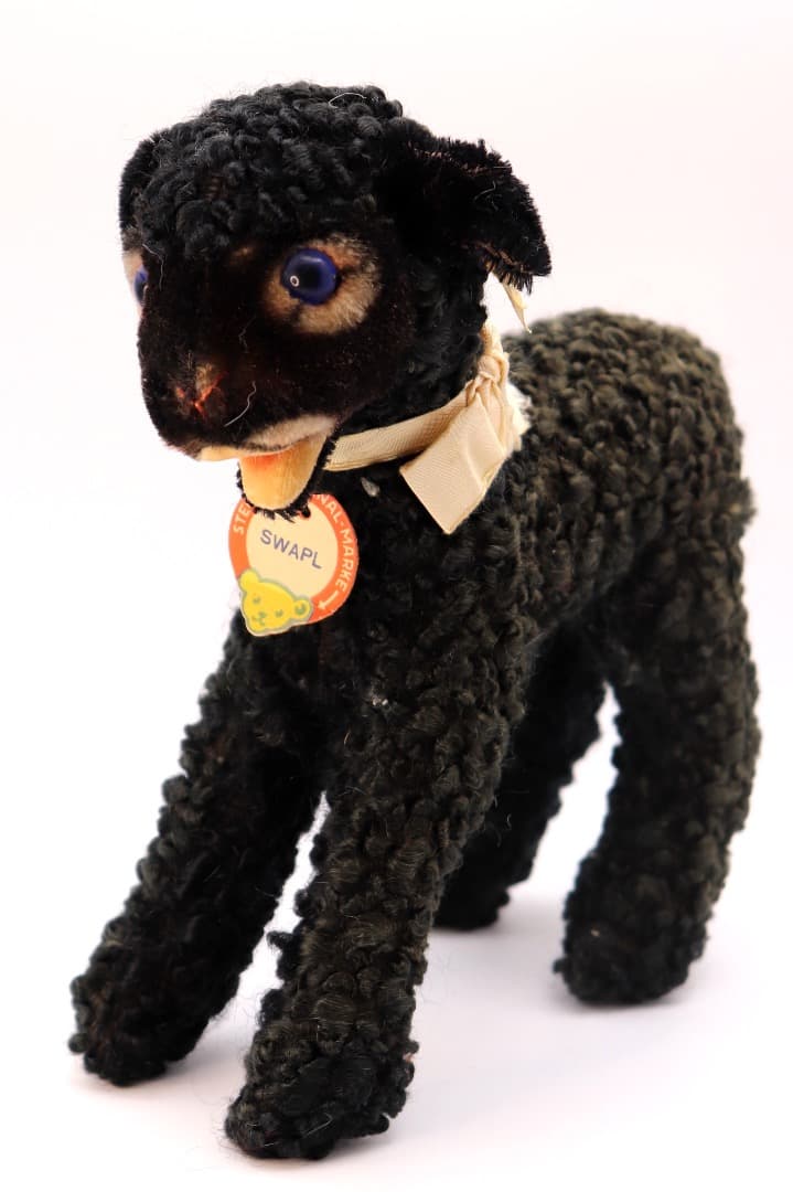 シュタイフ SWAPL 黒い羊のぬいぐるみ 左側半面に日焼け有り