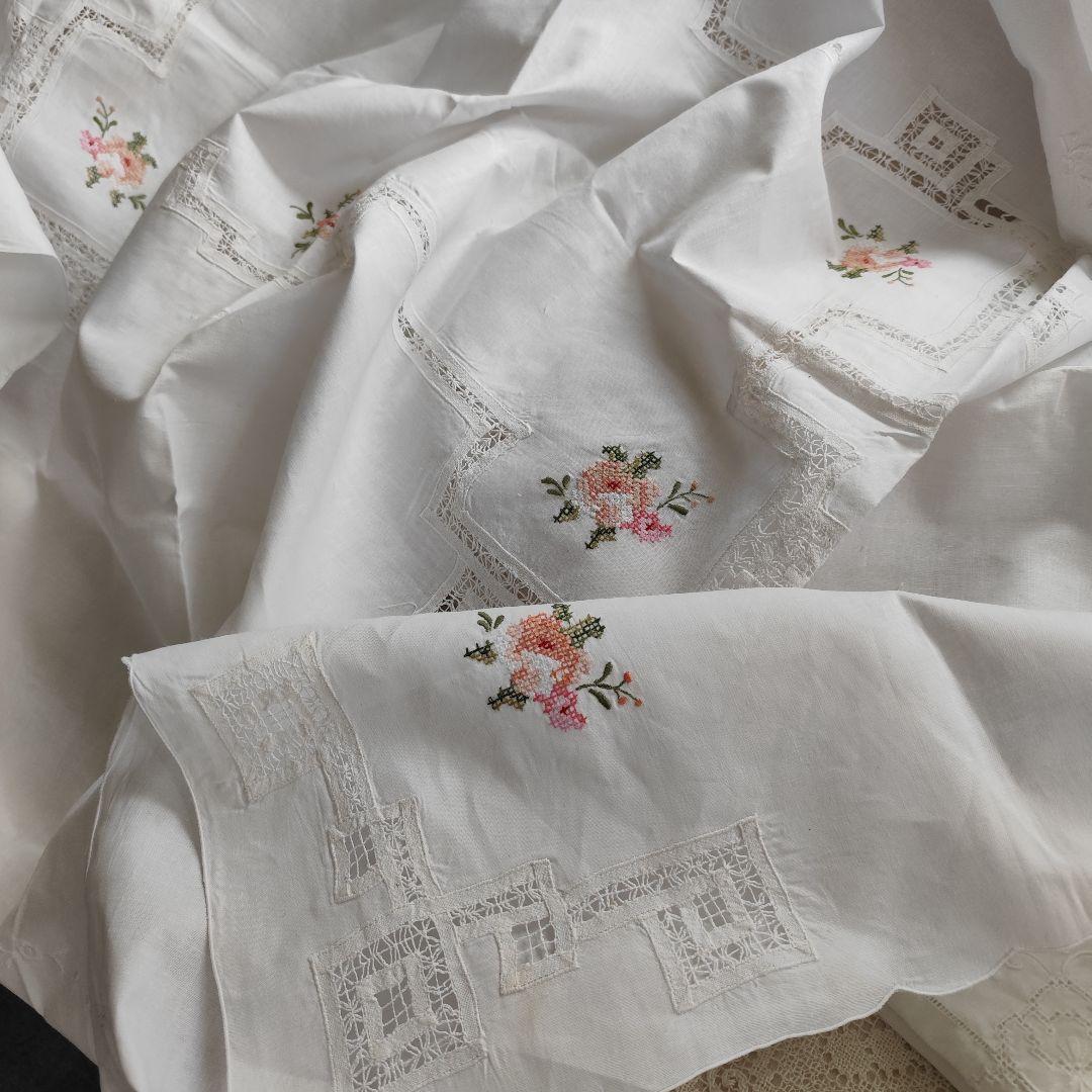 イギリスVintage　薔薇のモチーフ　コットンレース　大判　テーブルクロス