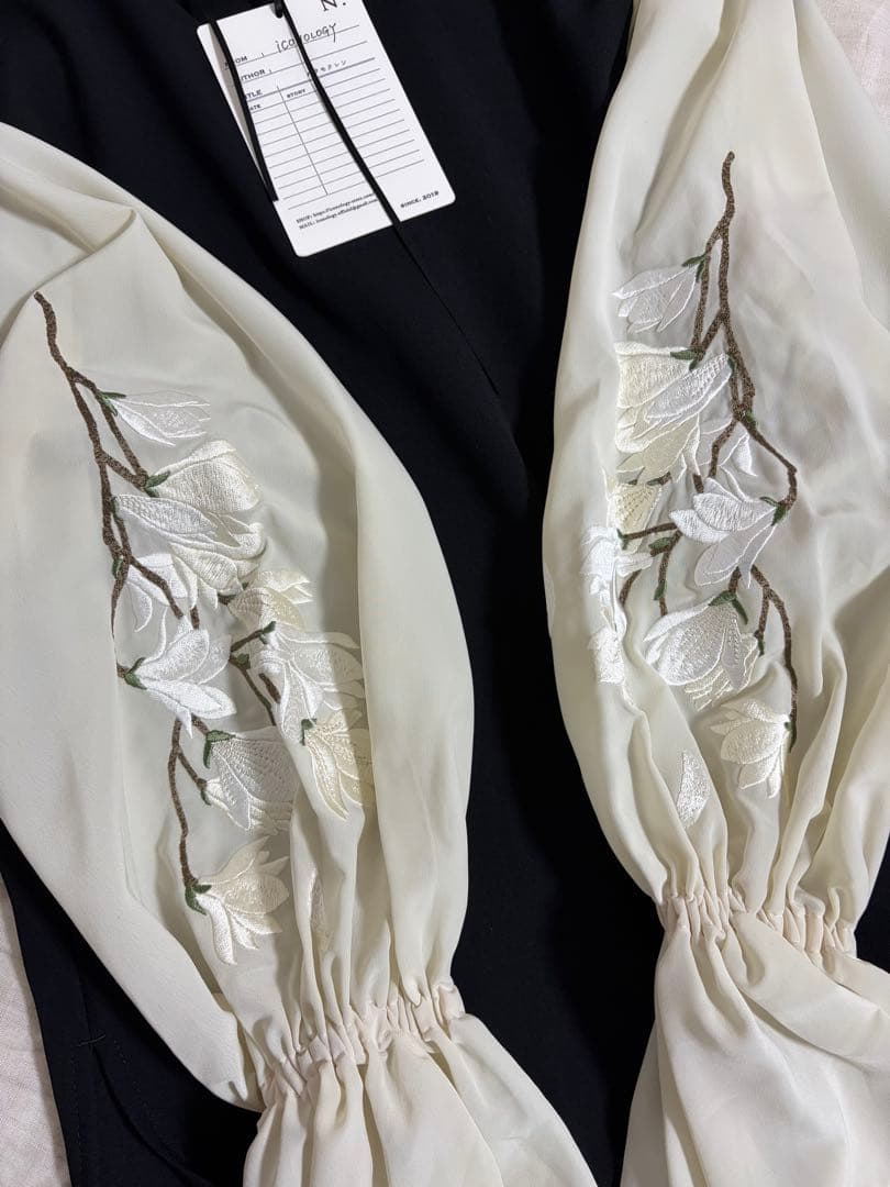 iCONOLOGY 花を着るブラウス 白木蓮　完売品 イコノロジー
