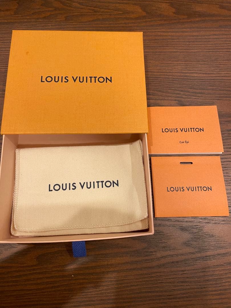 LOUIS VUITTON エピ 名刺入れ