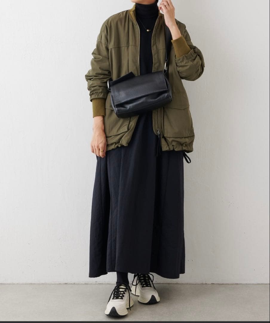 【新品．未開封】BEARDSLEYビアズリー　レザーボディバッグ　ブラック