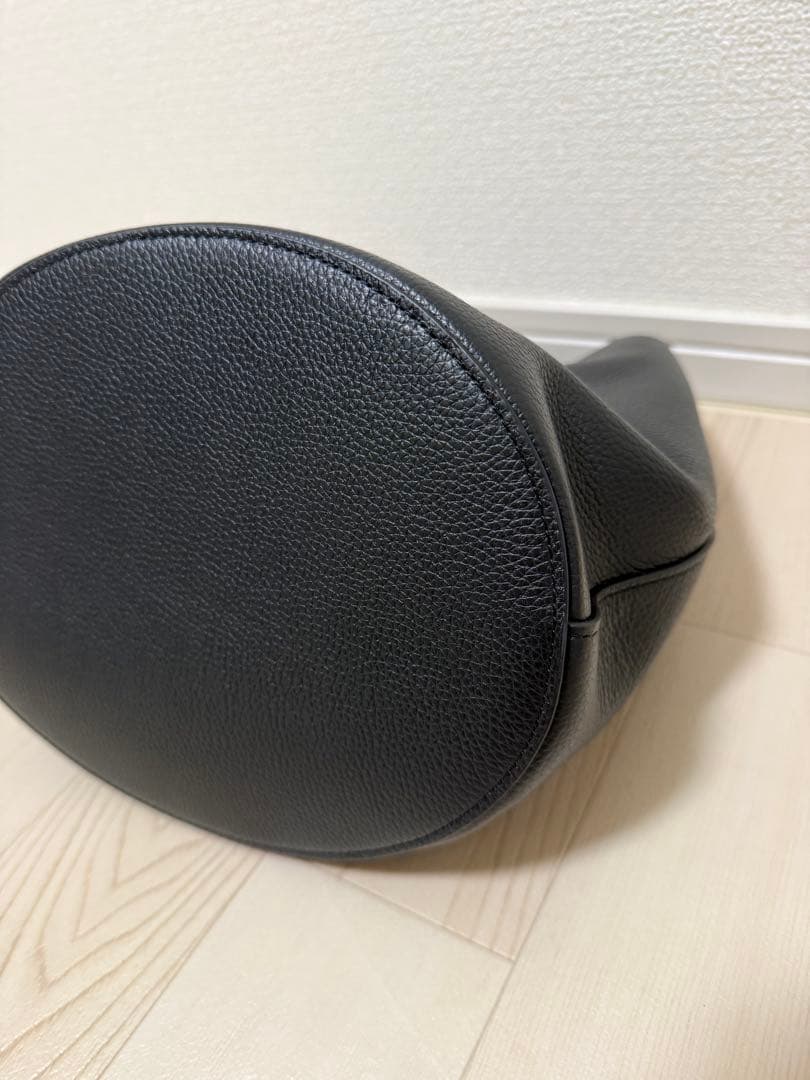 FURLA フルラ　ハンドバッグ　バック　ショルダー　黒　ゴールド　シンプル