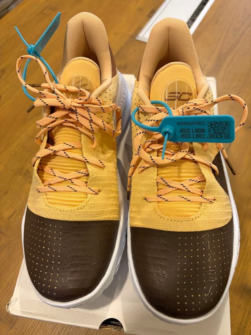 【値下げ】【新品】UNDER ARMOR Curry4flotro 27.5cm