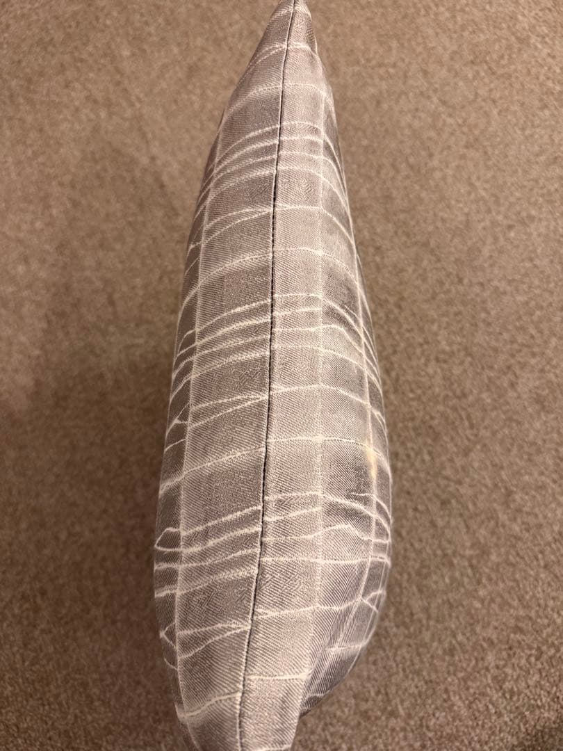 アルマーニ　高級クッション