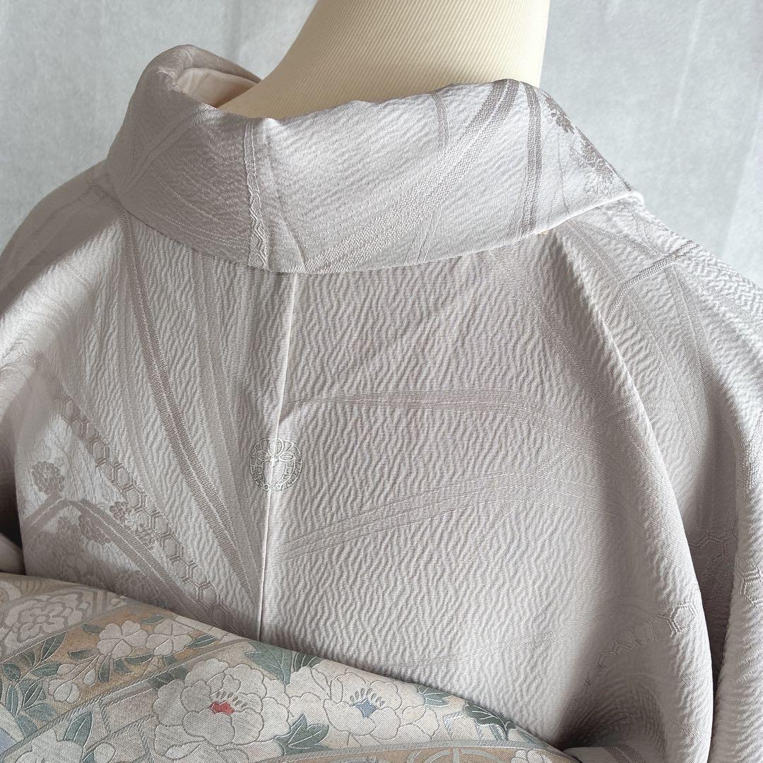 色無地　フルセット　着物　正絹　しつけ糸付き　ホワイトグレー　一つ紋　G4