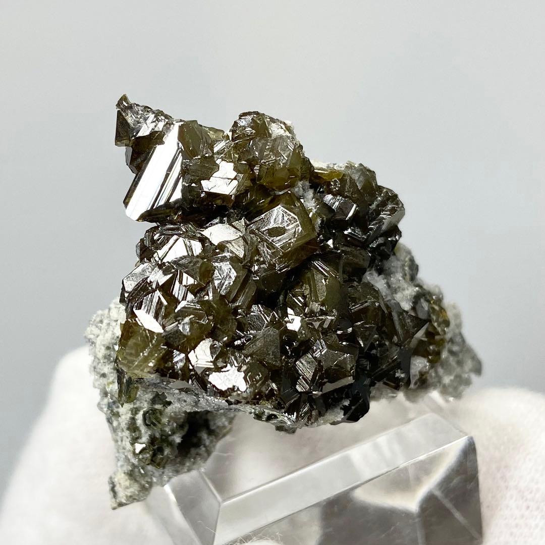 スファレライト　閃亜鉛鉱　オリーブカラー　鉱物標本　原石鉱石　天然石　ストーン