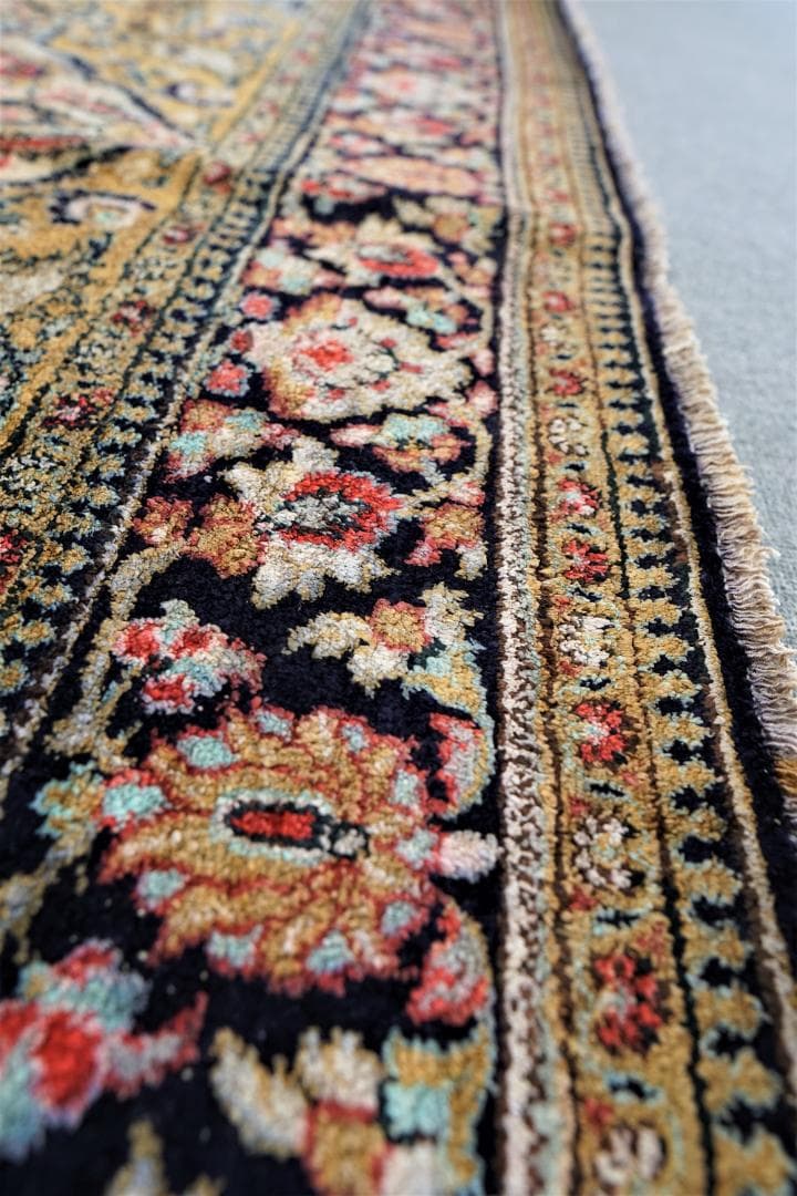 Vintage ペルシャ クム産シルクの手織り絨毯 size:200x132cm