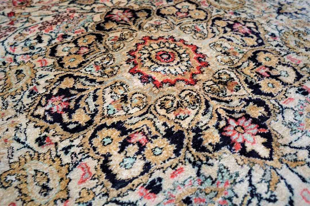 Vintage ペルシャ クム産シルクの手織り絨毯 size:200x132cm
