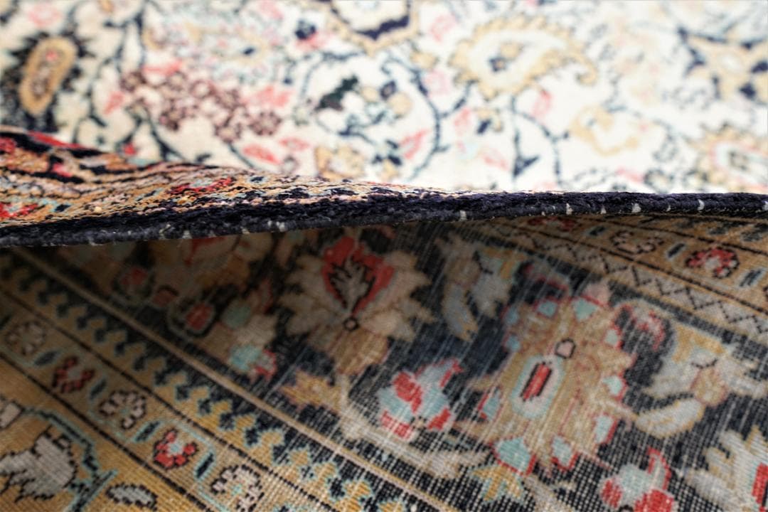 Vintage ペルシャ クム産シルクの手織り絨毯 size:200x132cm