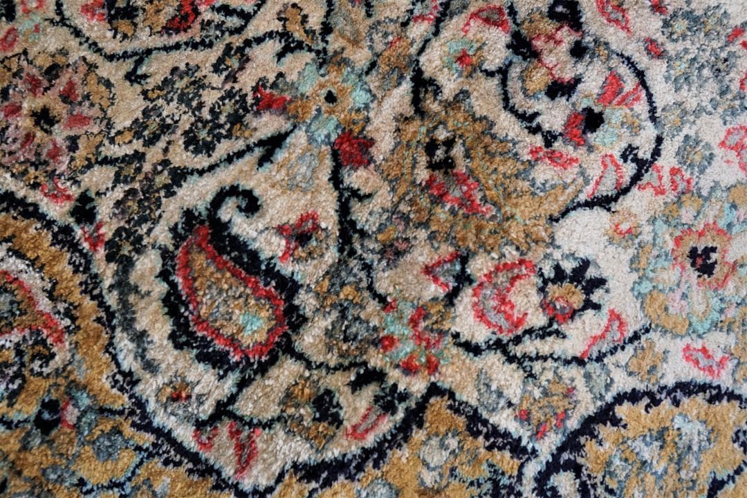 Vintage ペルシャ クム産シルクの手織り絨毯 size:200x132cm