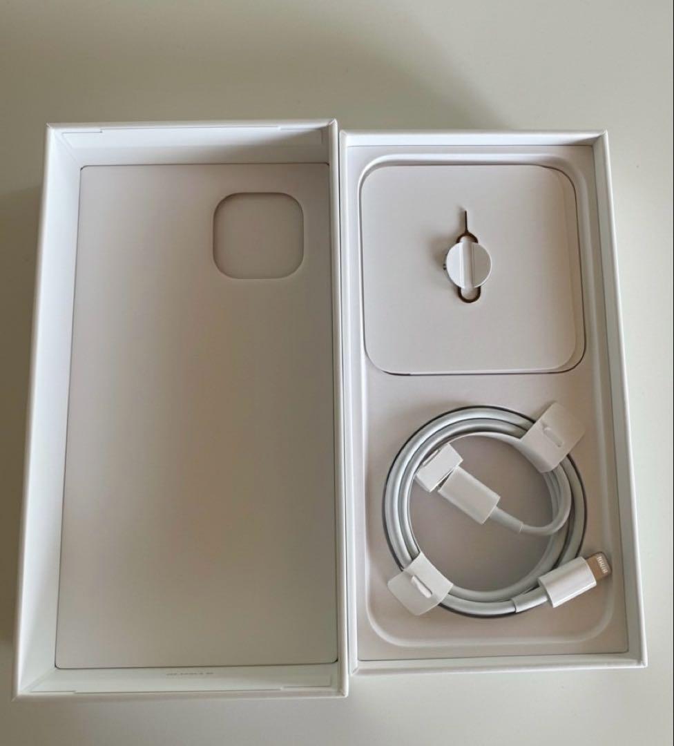 【iPhone13 128GB スターライト】　SIMフリー・ケーブル付き