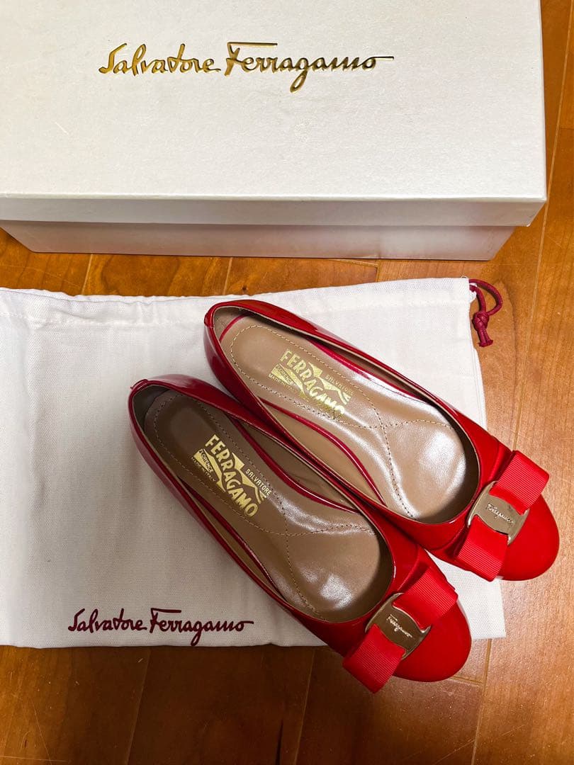Ferragamo ヴァラ　フラットシューズ37 美品