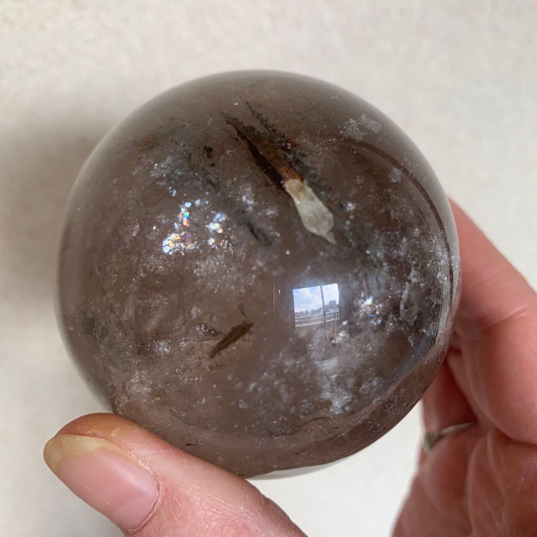 虹一杯‼︎スモーキークォーツスフィア大玉約66mm ゼウスストーン　天然石置物