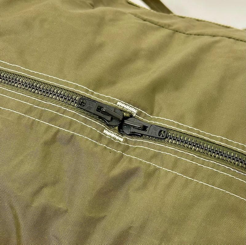 ま*さ様 【希少】フランス軍 AERAZUR パラシュートバッグ 65L 金属製