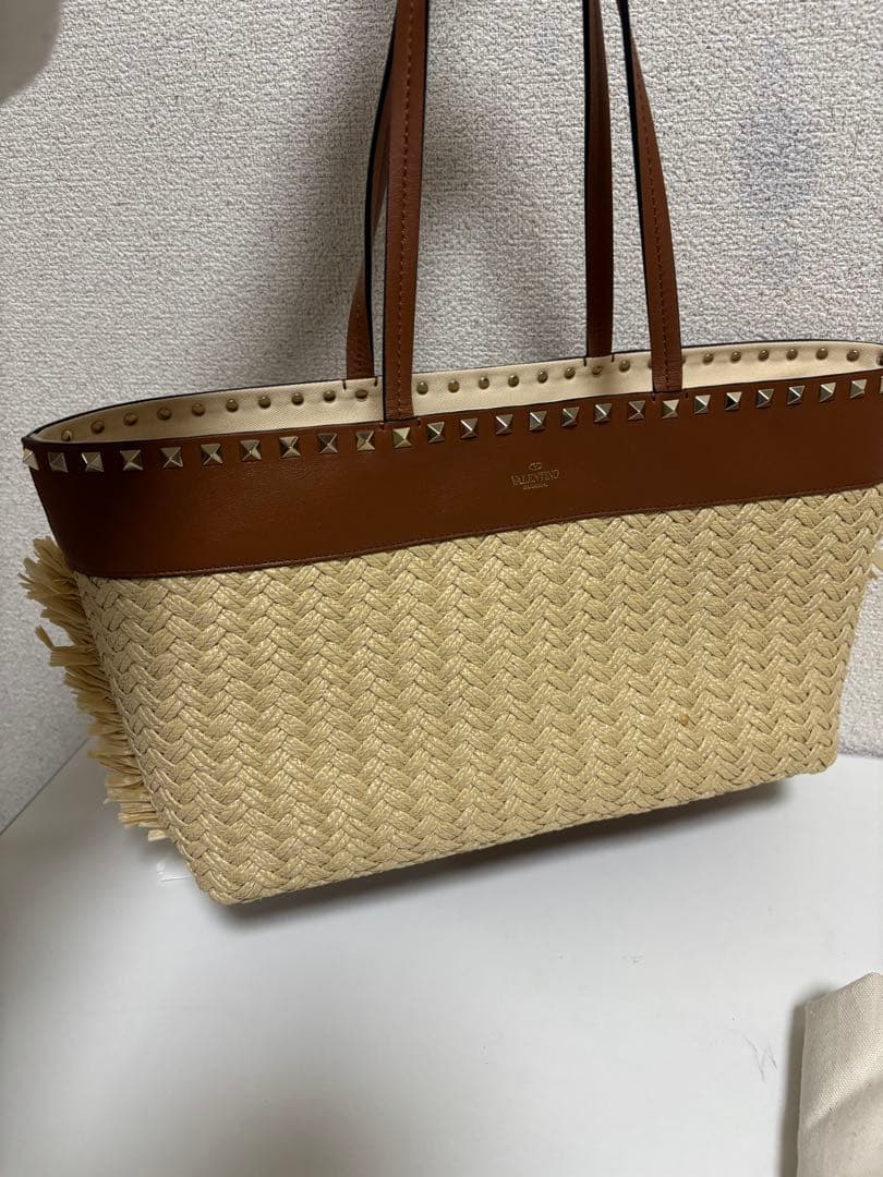 最終売切り価格　美品　ヴァレンティノガラヴァーニ　ロックスタッズ　かごバッグ