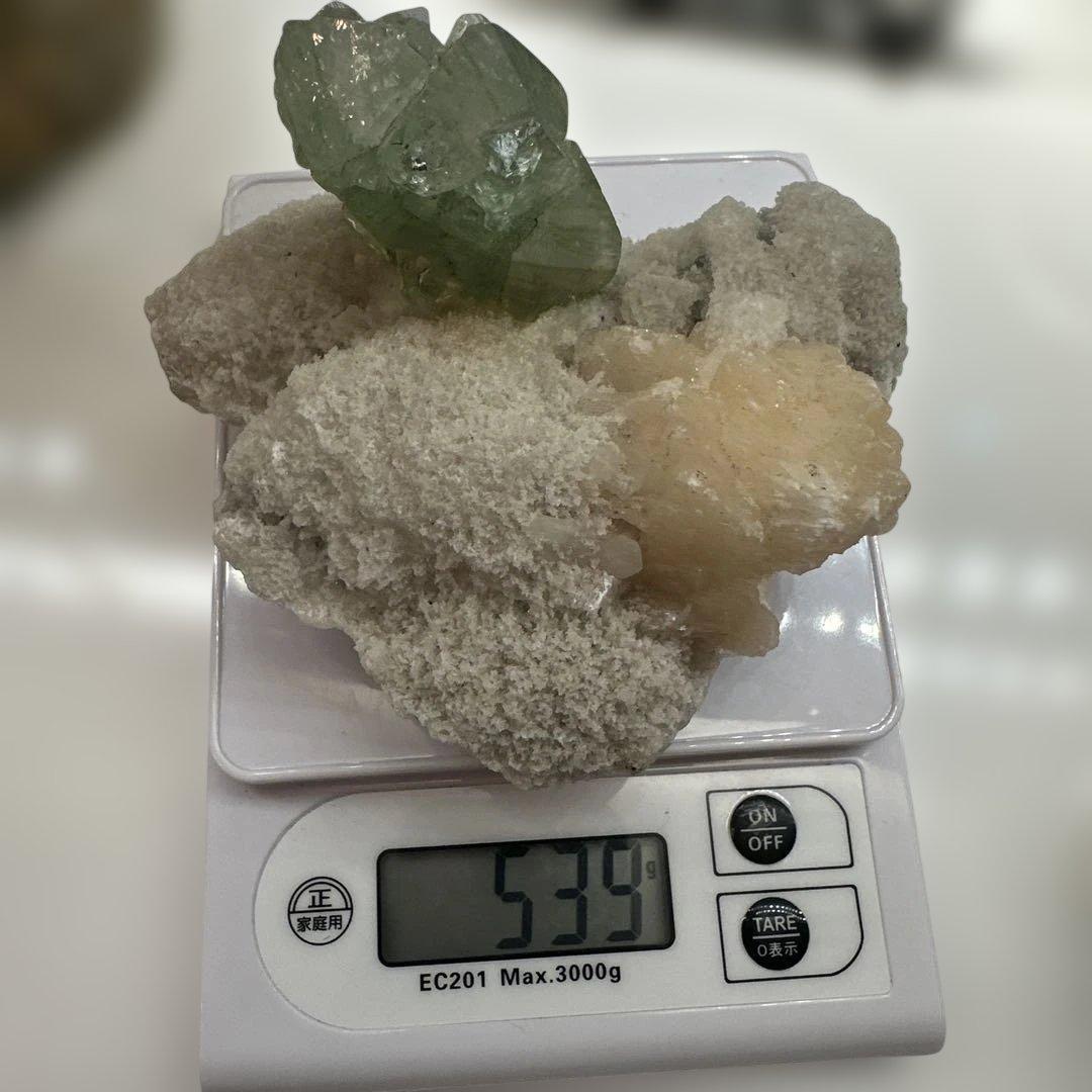 希少！グリーンアポフィライト＋スティルバイト＋クォーツ母岩付