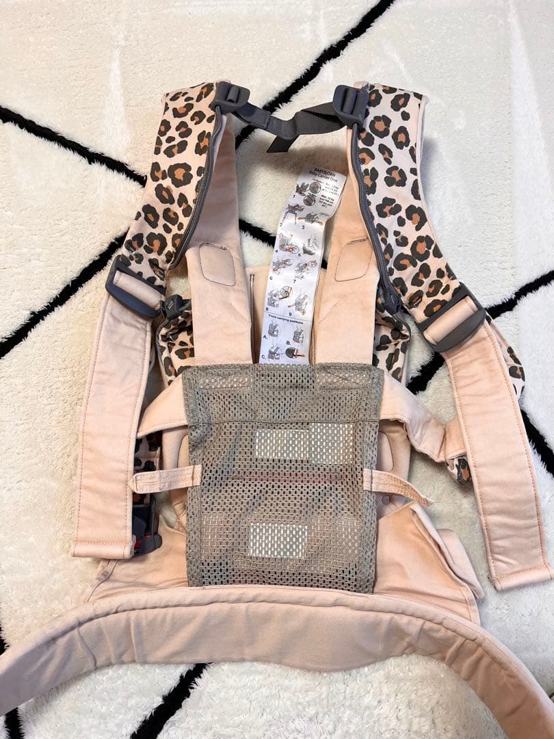 ベビービョルン　 抱っこ紐　ワンカイエアー　 ベージュレオパード　豹柄　ヒョウ柄