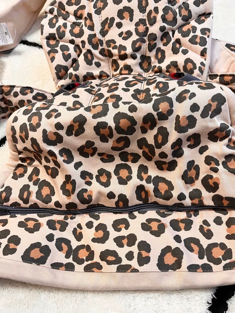 ベビービョルン　 抱っこ紐　ワンカイエアー　 ベージュレオパード　豹柄　ヒョウ柄