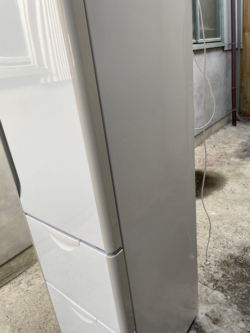 近隣配達可能　割と綺麗　HITACHI 300L 3ドア冷蔵庫　R-S30YMV