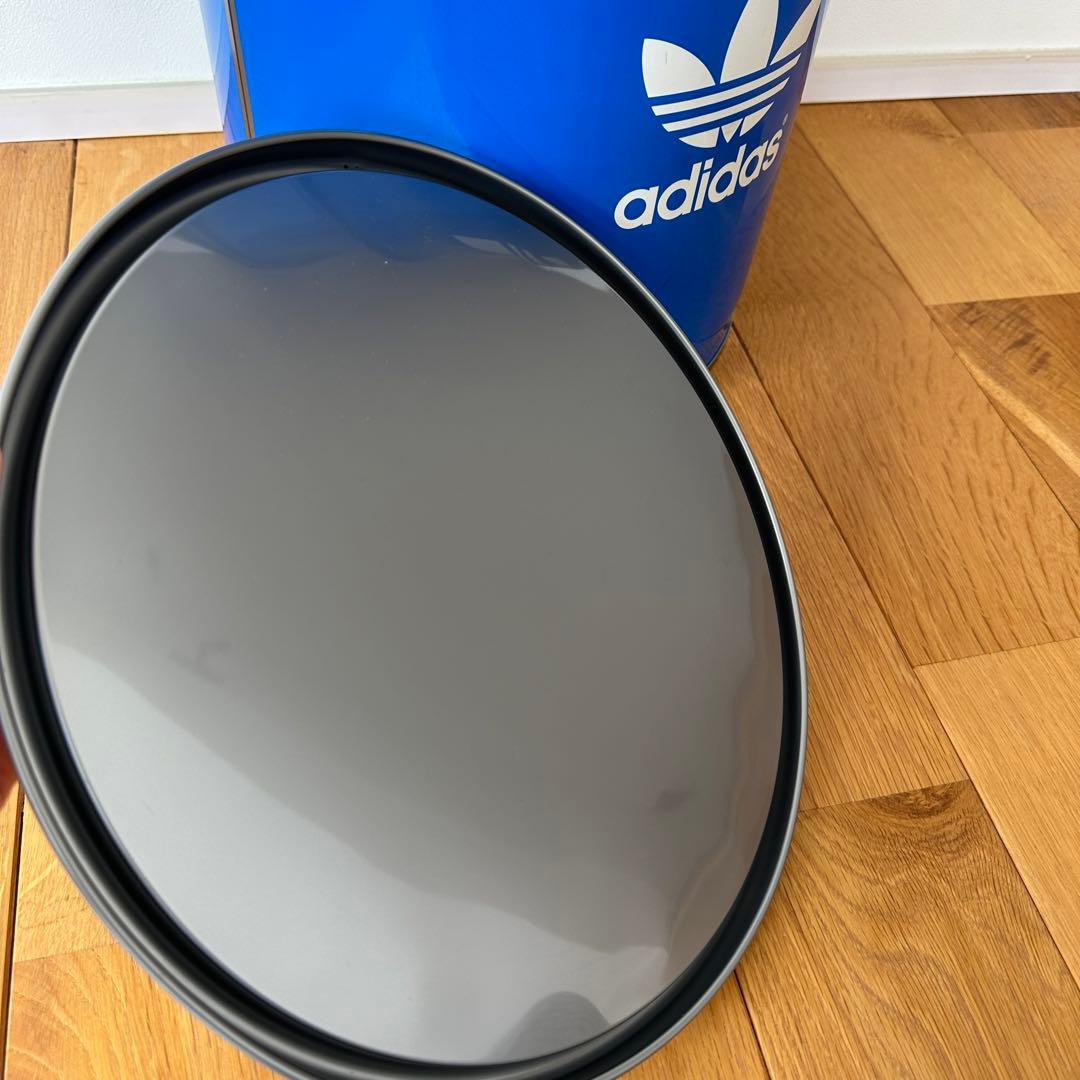 adidas 缶